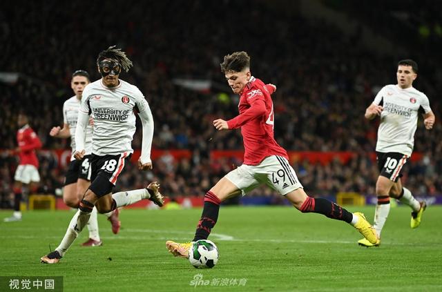 名后卫在一 名后卫在一